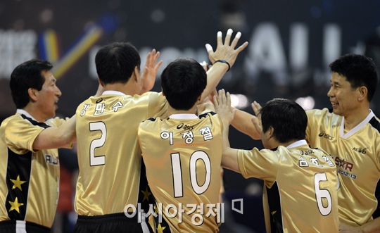 [포토] 프로배구 올스타전, 기뻐하는 올드보이즈