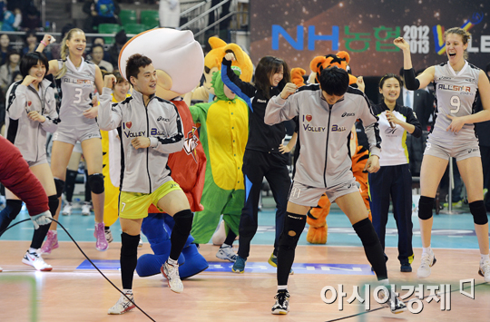 [포토] 프로배구 올스타전 '즐거운 말춤~'