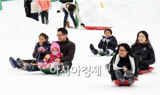 [포토]신나는 남원 바래봉 눈꽃축제 눈썰매장