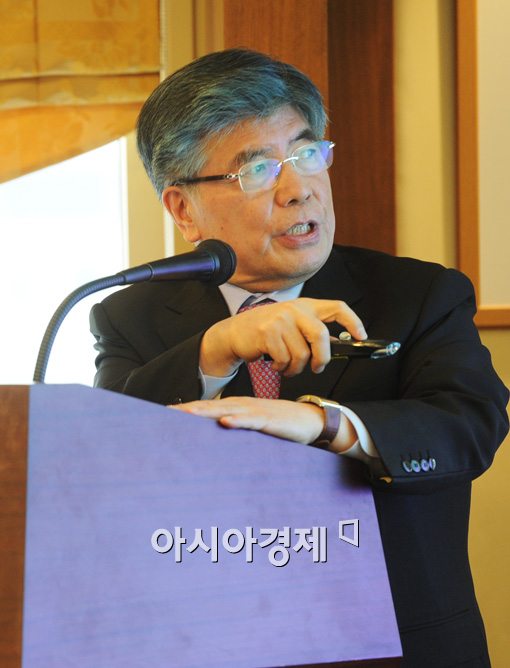 [포토]김중수 "환율변동 확대시 적극 대응할 것"