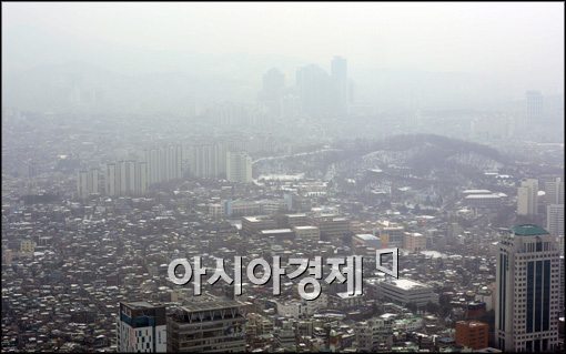 [포토]뿌옇게 변한 서울 도심