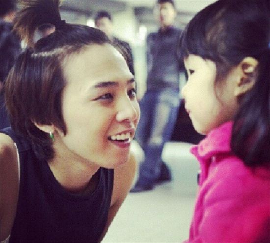 지드래곤, 하음과 다정한 눈맞춤…'딸 바보 예약'