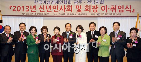 [포토]박수치는 광주전남 여성경제인들 