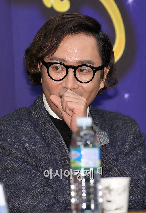 [포토]'음악요정' 정재형, 입장과 동시에 '콜록콜록'