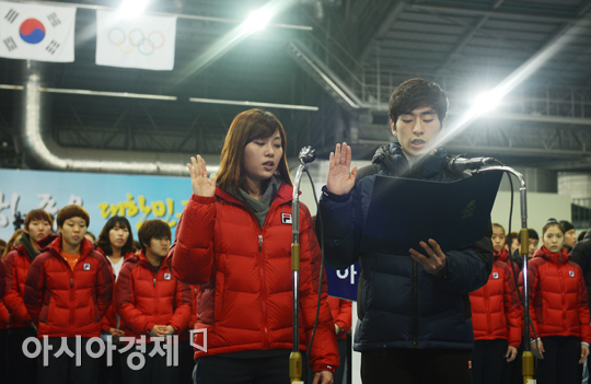 [포토] 김지연-이승훈 '국가대표 선수라는 자부심을 갖고'