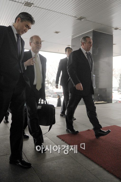 [포토]통일부로 들어가는 커트 캠벨 