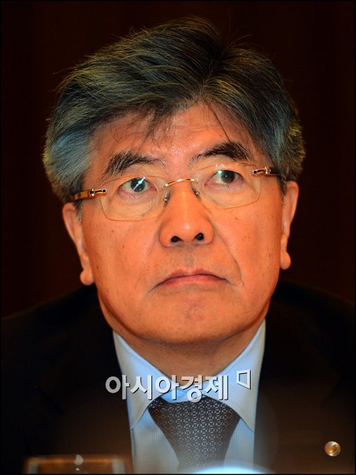 김중수 "중앙은행 총재 임기 두는 건 압력 견디기 위한 것"