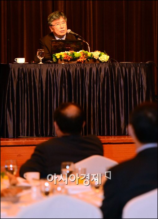 [포토]강연하는 김중수 한은 총재