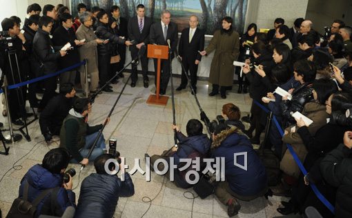 [포토]많은 취재진들 모인 커트 캠벨 기자회견 