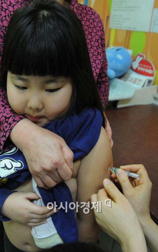 [포토]"씩씩하게 독감예방접종 해요"