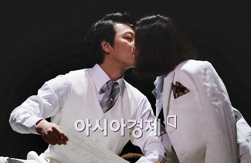 [포토]오만석-임혜영 '달콤한 키스'