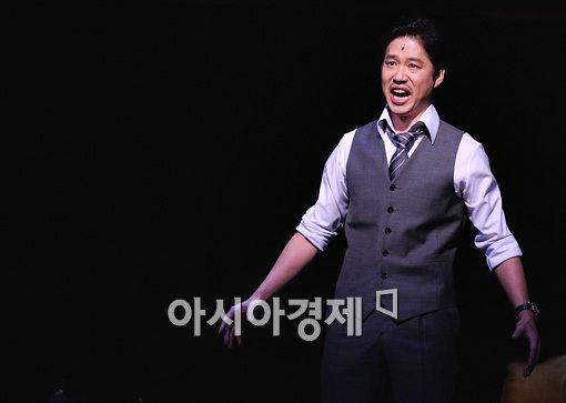 '레베카' 유준상 "옷 터질까 밥도 덜 먹는다" 폭소