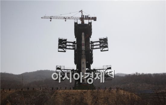 "한국 타격가능" 북한 '신형 마시일' 한꺼번에