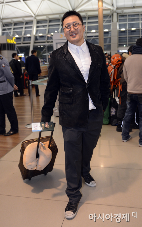 [포토] 조인성 '목 베게는 필수죠'