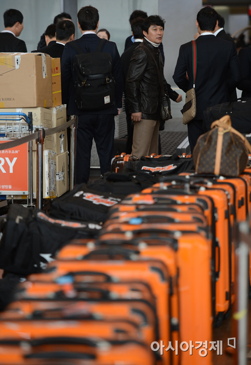 [포토] 오키나와로 떠나는 한화 이글스 '트렁크도 주황색'