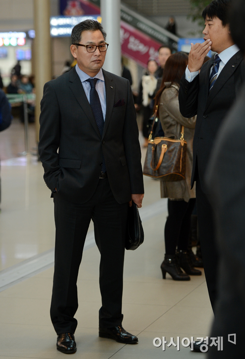 [포토] 수트로 멋낸 김진욱 감독