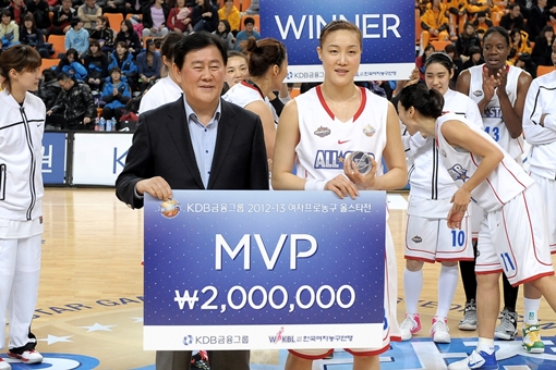 김정은, 여자 농구 올스타전 2년 연속 MVP