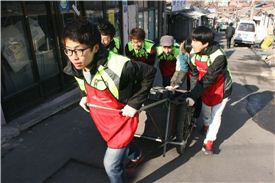 태광그룹, 일주학술문화재단 연탄배달 봉사활동