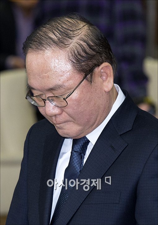 [포토]고개 숙인 이동흡 후보자