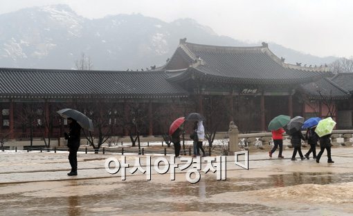 [포토]비 오는 날의 경복궁 