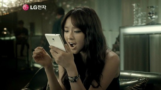 '숨겨라 VS 드러내라'···삼성·LG 스마트폰 광고 전쟁