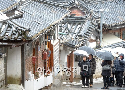 [포토]북촌마을에 내리는 비 