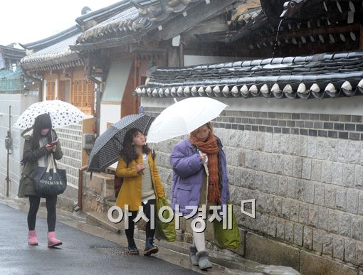 [포토]비 내리는 북촌 