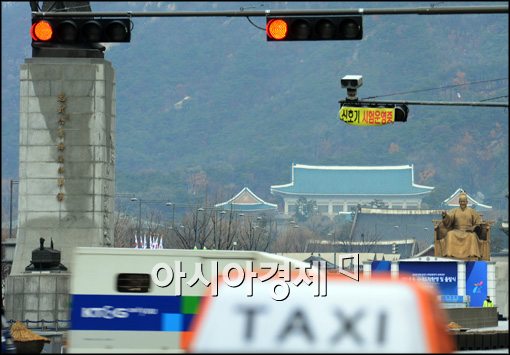 [포토]빨간 불 들어온 택시법