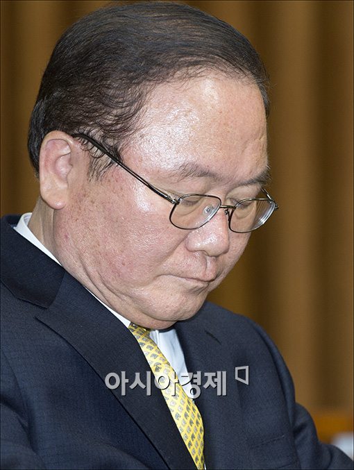 [포토]고개숙인 이동흡 후보자