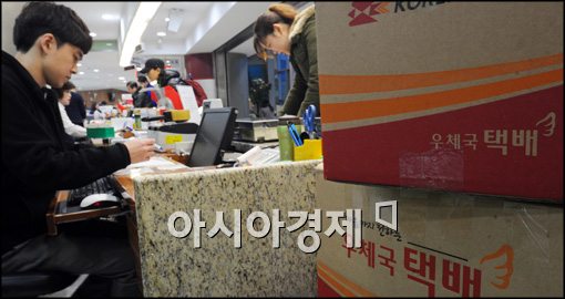 [포토]접수 창구에 들어선 택배 물건들
