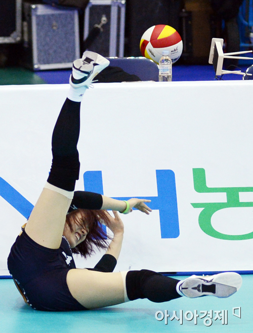 [포토] 황연주 '힘껏 몸을 던졌지만'