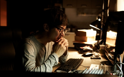 이제훈, 순수 훈남에서 은밀한 '나쁜 놈'으로…파격 변신 
