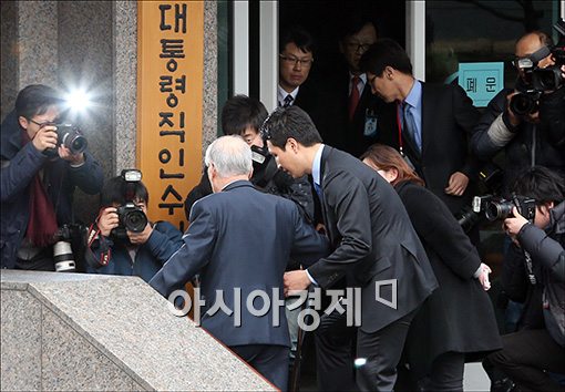 [포토]집중 조명 받는 김용준 총리 지명자