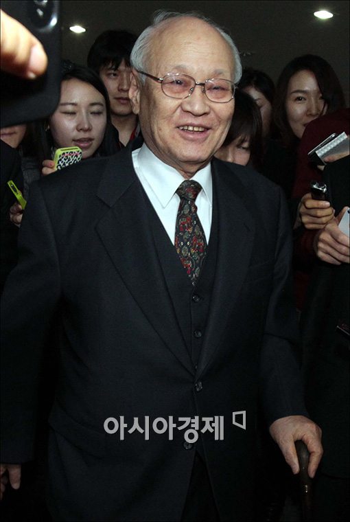 [포토]활짝 웃는 김용준 총리 후보자