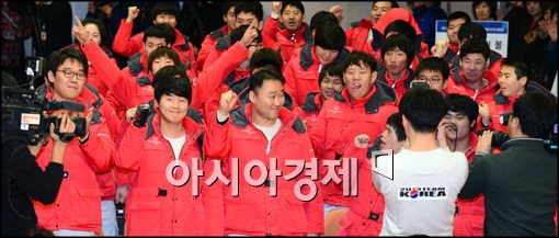 [포토]단체인사하는 동계 스폐셜 올림픽 선수단원들