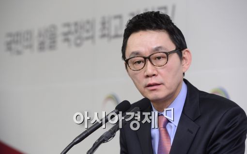 [포토]현안 브리핑하는 윤창중 대변인