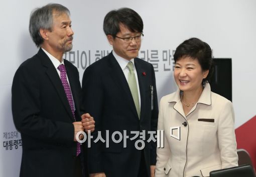 [포토]경제분과 업무보고 받으려온 박근혜 당선인