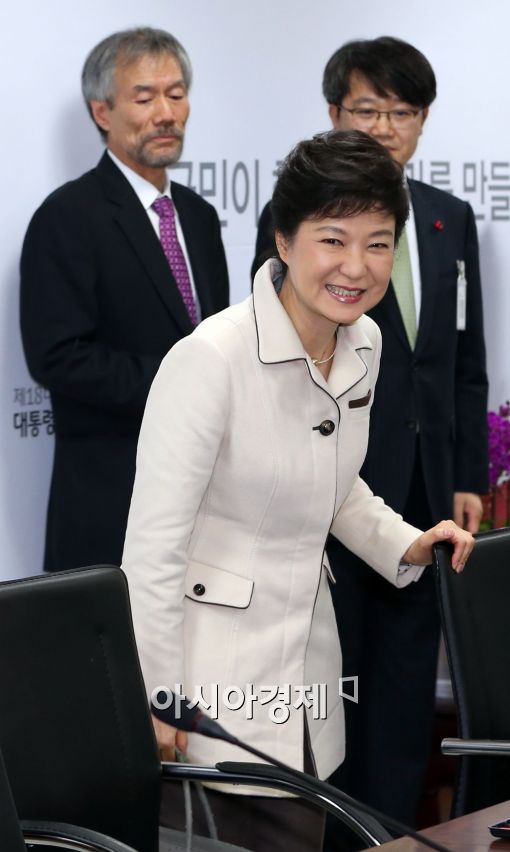 [포토]기분 좋은 박근혜 당선인