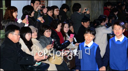 [포토]한복으로 만들어진 교복입고