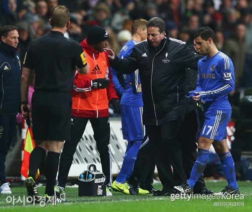 '볼보이 폭행' 아자르, 3경기 출전 정지 징계
