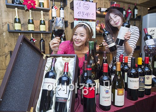 [포토]"저렴한 가격으로 정상급을 와인을 즐기세요"