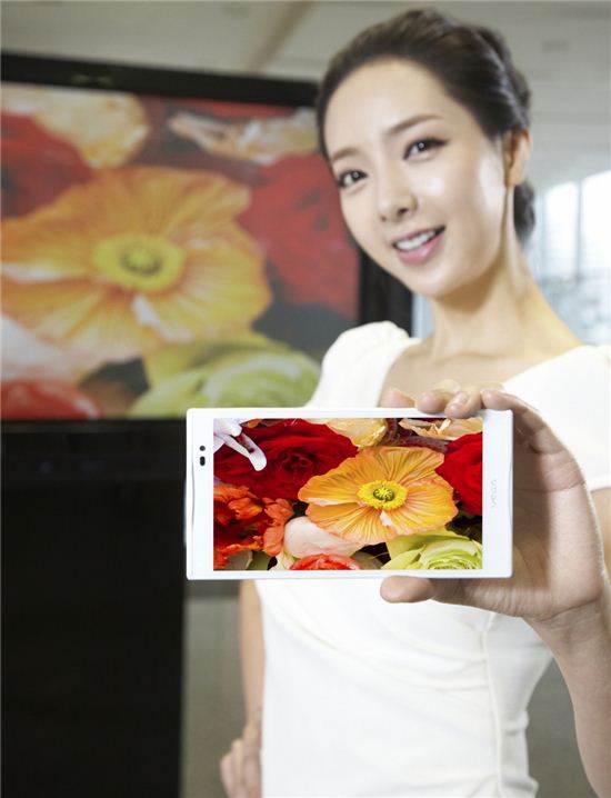 풀HD폰 시대 개막···팬택, 국내 첫 풀HD폰 '베가 넘버6' 공개
