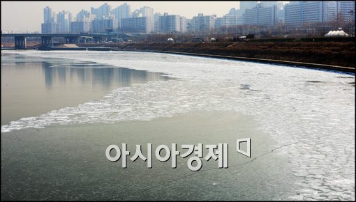 [포토]다시 얼어붙은 한강