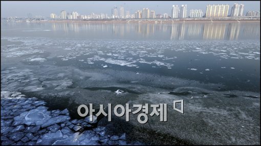 [포토]얼어붙은 잠실 한강선착장