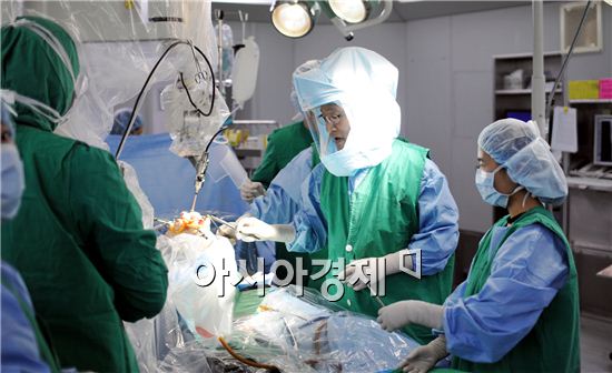 전남대 병원, 로봇 인공관절수술 효과…“무릎 고통이여 안녕”