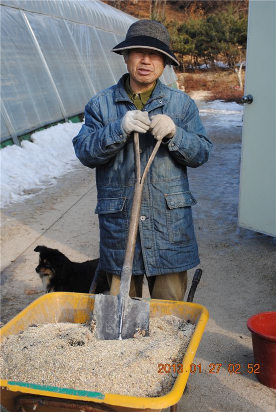 귀농시인 홍일선의 '느린 삶' 그리고 '흙의 경전'