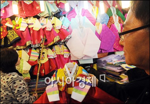 [포토]예쁜 설빔 입고 세배하세요