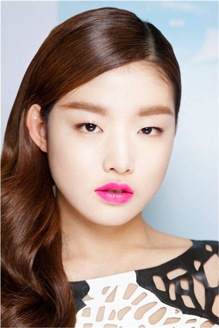 '이지 & 엣지룩'···올봄 메이크업 트렌드 제안