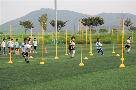 화순 ‘어린이 축구교실’ 큰 호응