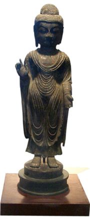 일본 나가사키(長崎)현 쓰시마(對馬)시 가이진(海神)신사에 있던 국보급 불상인 동조여래입상